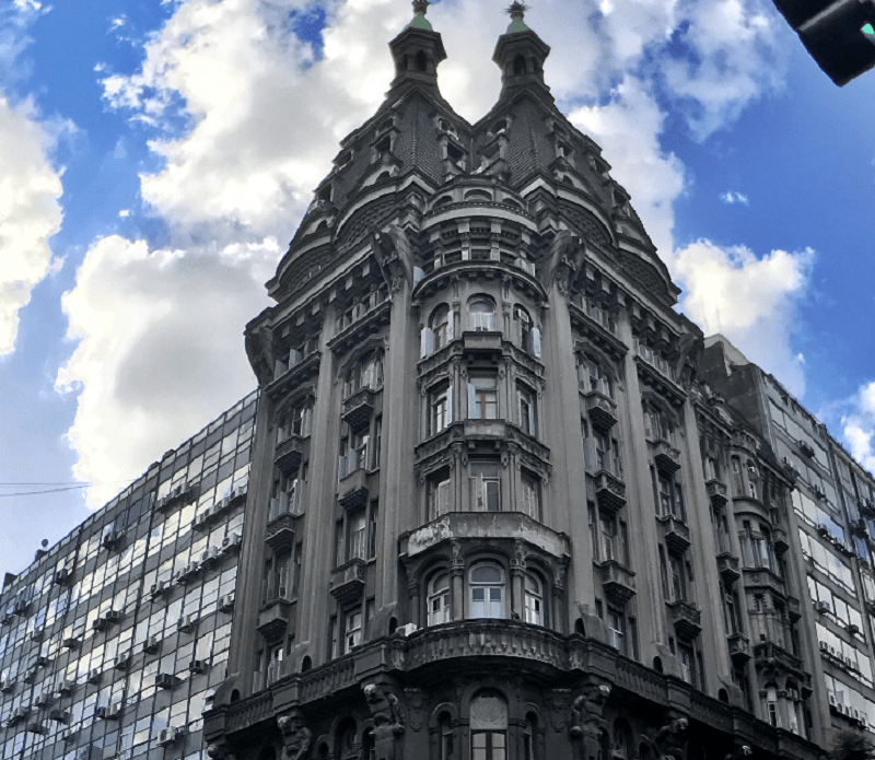The iconic Otto Wulff building in Buenos Aires, representing history and prestige.